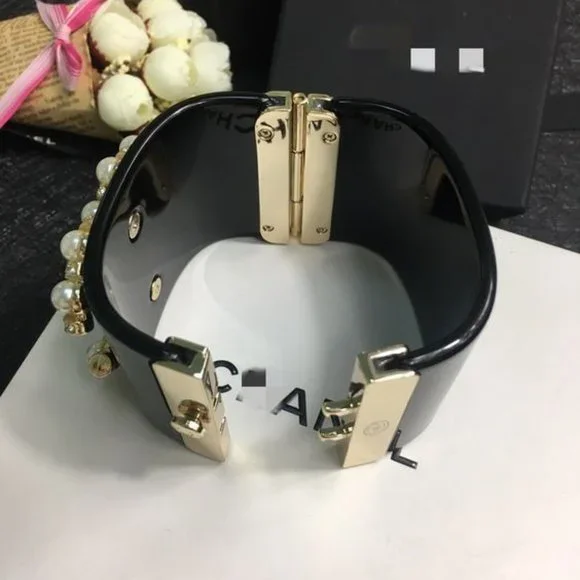 cuff bracelet - Picture 3 of 3